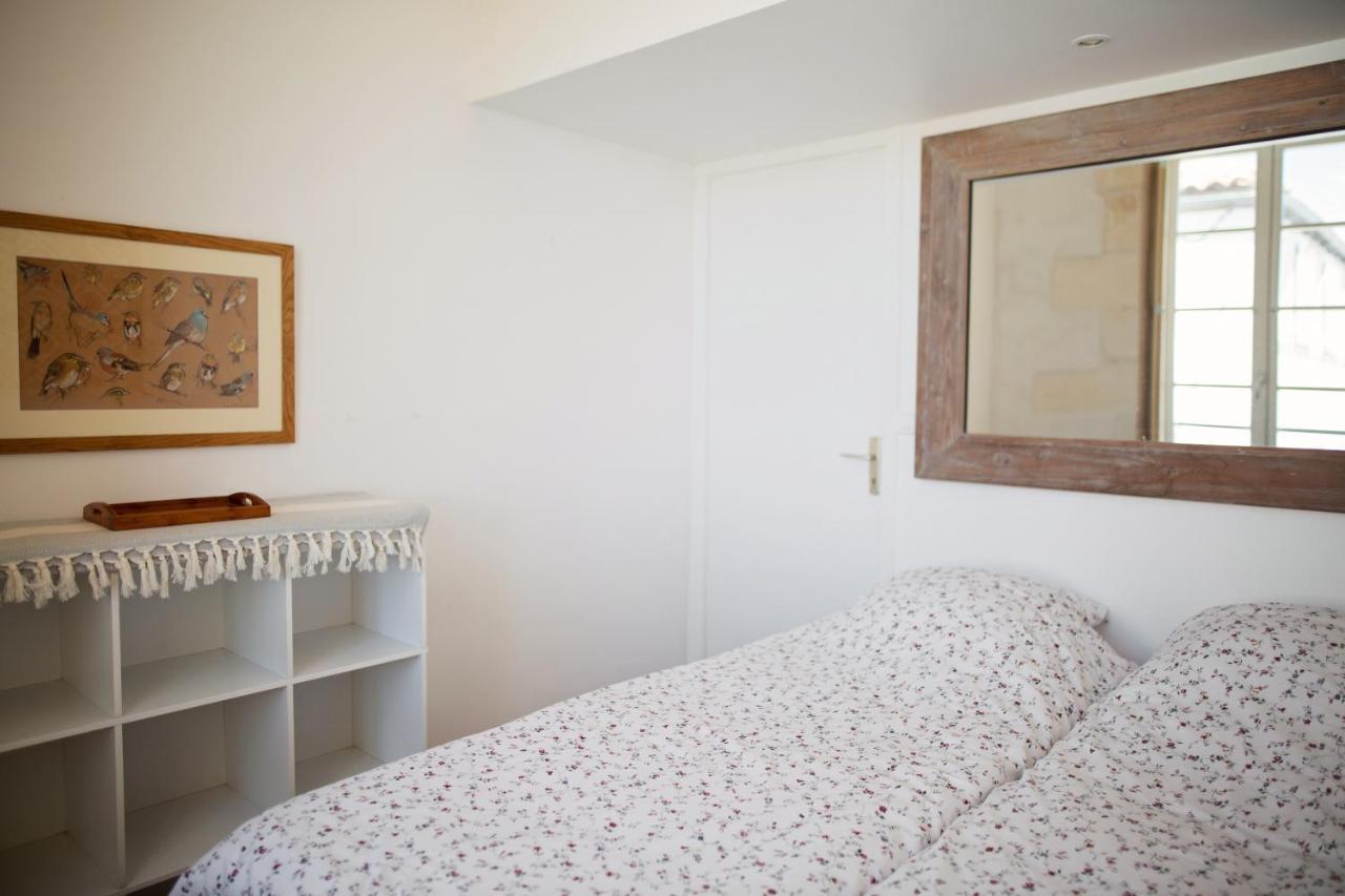 Appartamento XVIII Century Gem With Magnificent Views Of The Harbour With A Private Garage Saint-Martin-de-Ré Esterno foto