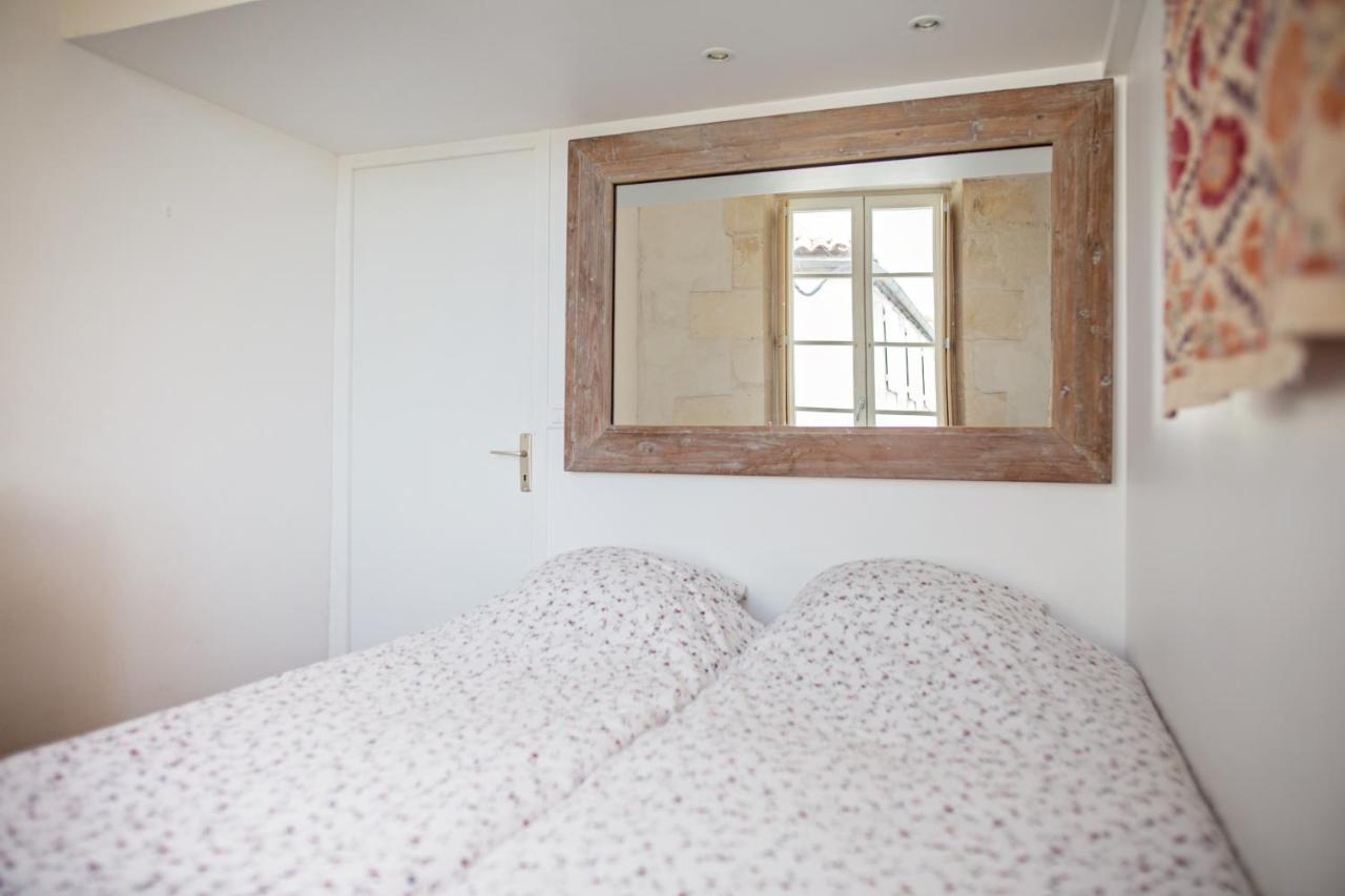 Appartamento XVIII Century Gem With Magnificent Views Of The Harbour With A Private Garage Saint-Martin-de-Ré Esterno foto